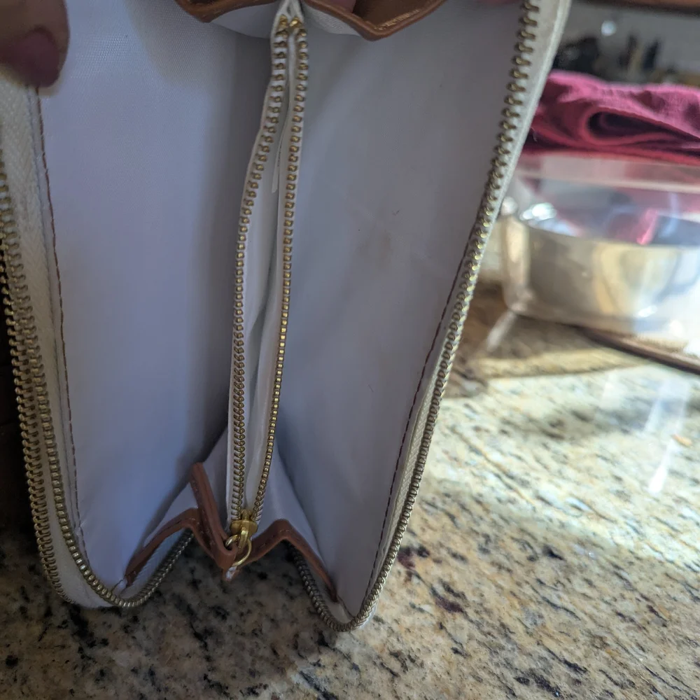 Joy & Iman Cream Pebble Leather Wallet/Clutch W Gold Accents. Many Card Slots.